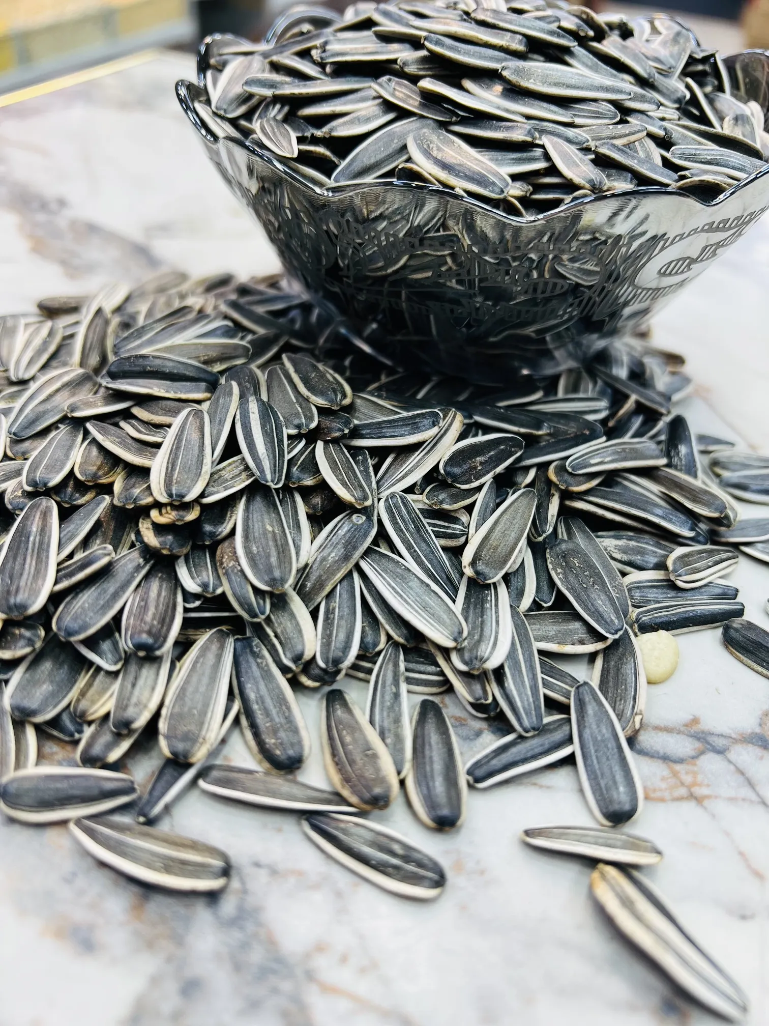 QDF SUNFLOWER SEEDS WITH SHELL PLAIN (BEEJ) 500 GWT
